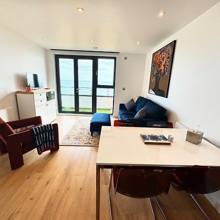 Stunning Beach Front Apartment With Sea Views, Free Parking & Balcony Ramsgate Ngoại thất bức ảnh