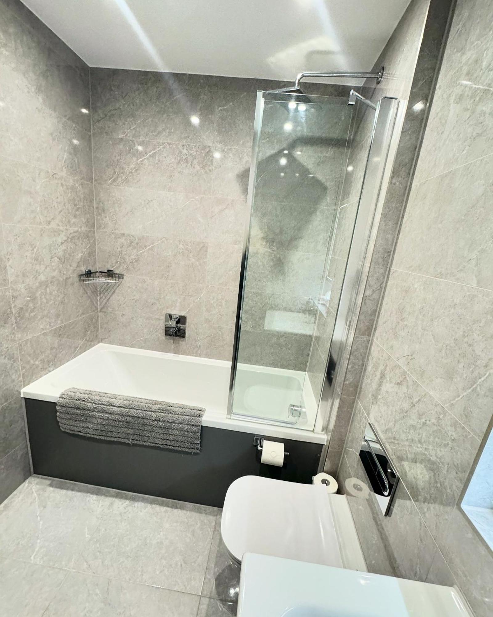 Stunning Beach Front Apartment With Sea Views, Free Parking & Balcony Ramsgate Ngoại thất bức ảnh