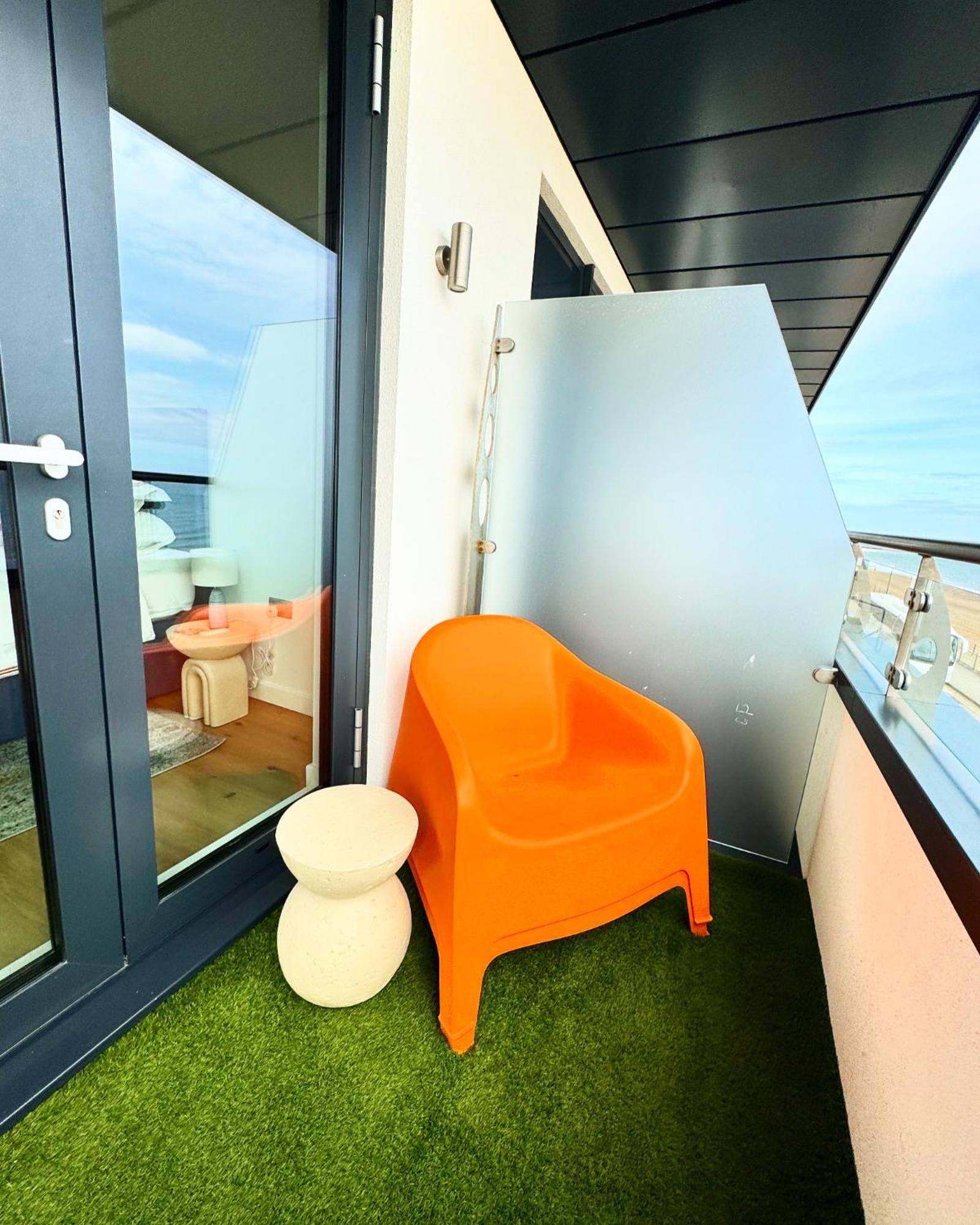 Stunning Beach Front Apartment With Sea Views, Free Parking & Balcony Ramsgate Ngoại thất bức ảnh