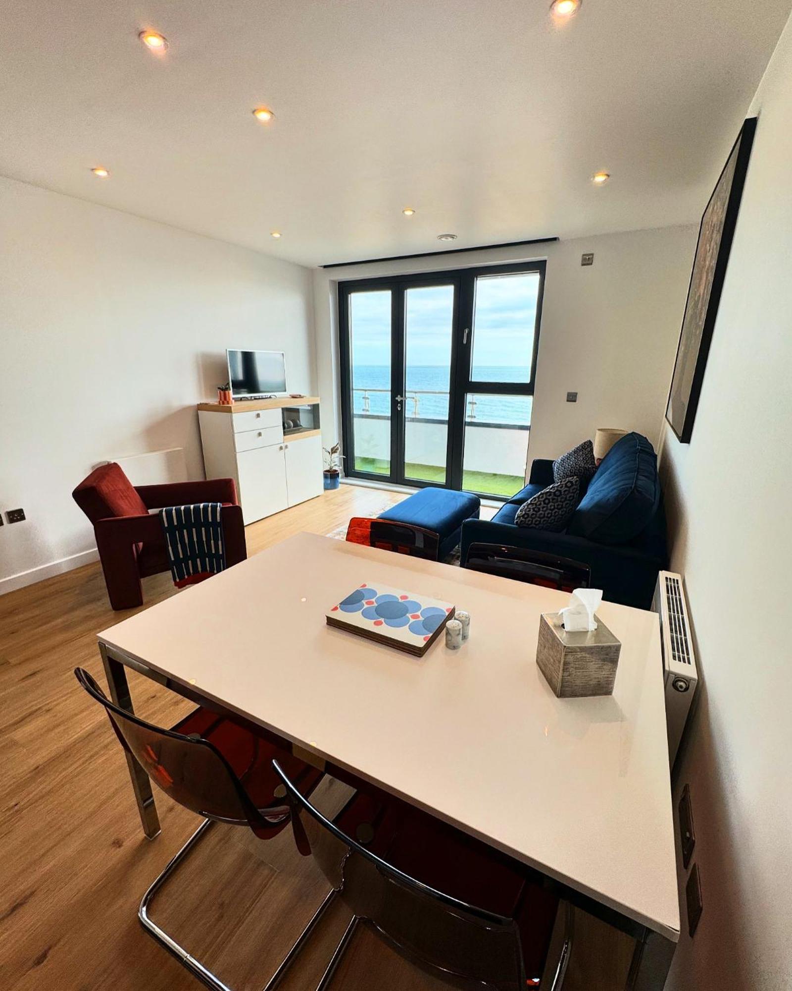 Stunning Beach Front Apartment With Sea Views, Free Parking & Balcony Ramsgate Ngoại thất bức ảnh