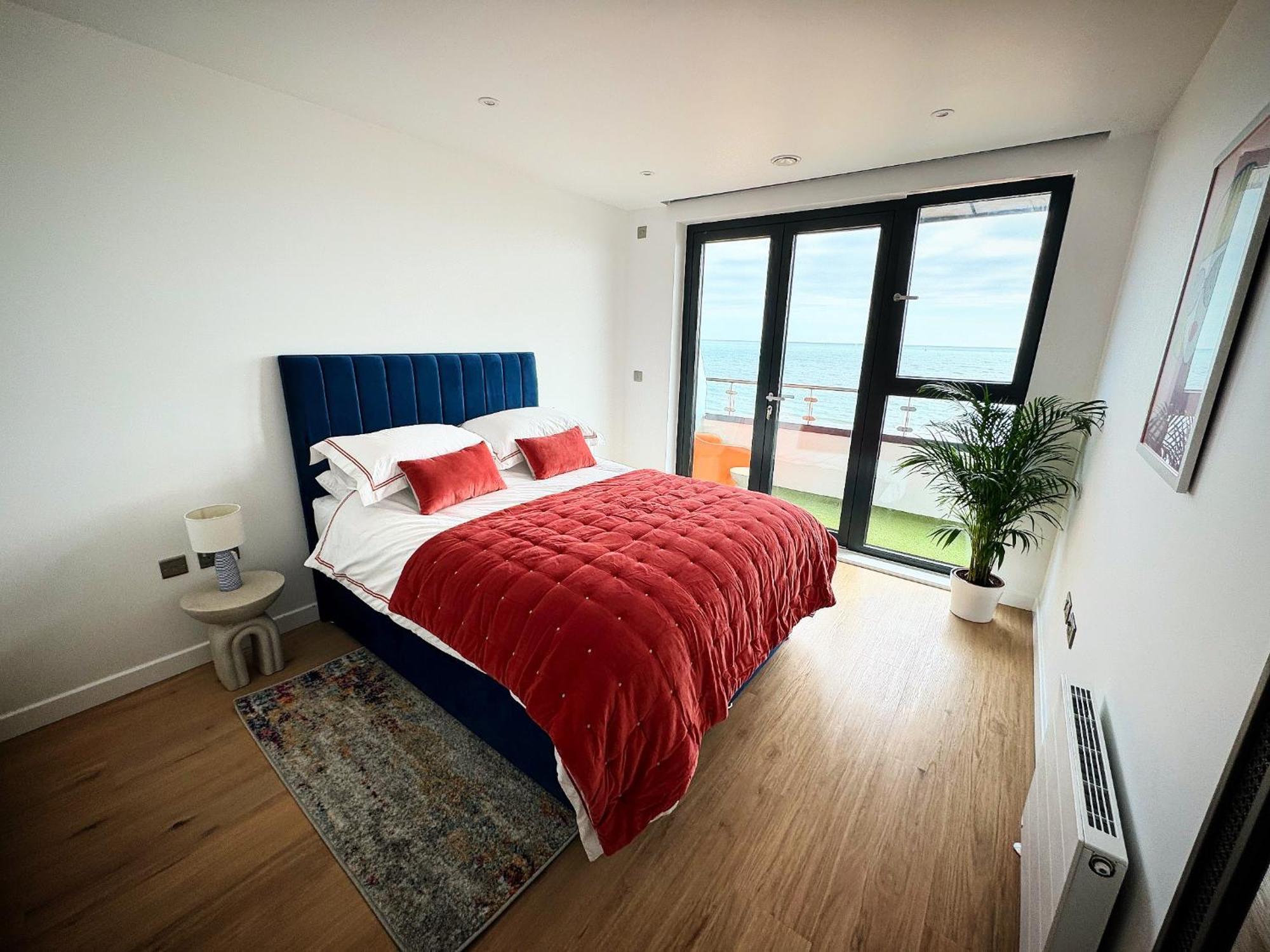 Stunning Beach Front Apartment With Sea Views, Free Parking & Balcony Ramsgate Ngoại thất bức ảnh